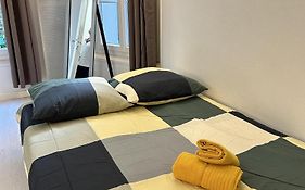 Charming Apartment With Private Garden In Cadix